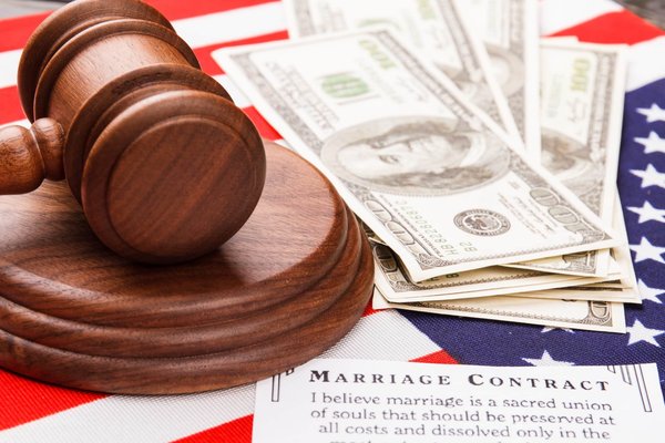 En quoi consiste les contrats proposés par les constructeurs de maisons individuelles ?