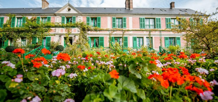 La Maison Impressionniste de Claude Monnet: un musée en France pour découvrir la vie et les œuvres du peintre