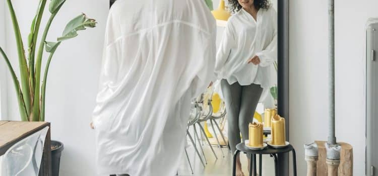 Comment utiliser les miroirs pour agrandir un espace?